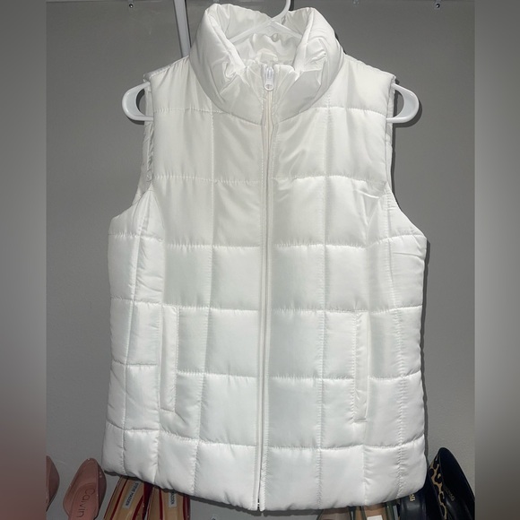 New York & Company Fall/Winter Set 🍂 ❄️ Vest/Scarf/Glove Combo - Picture 6 of 7